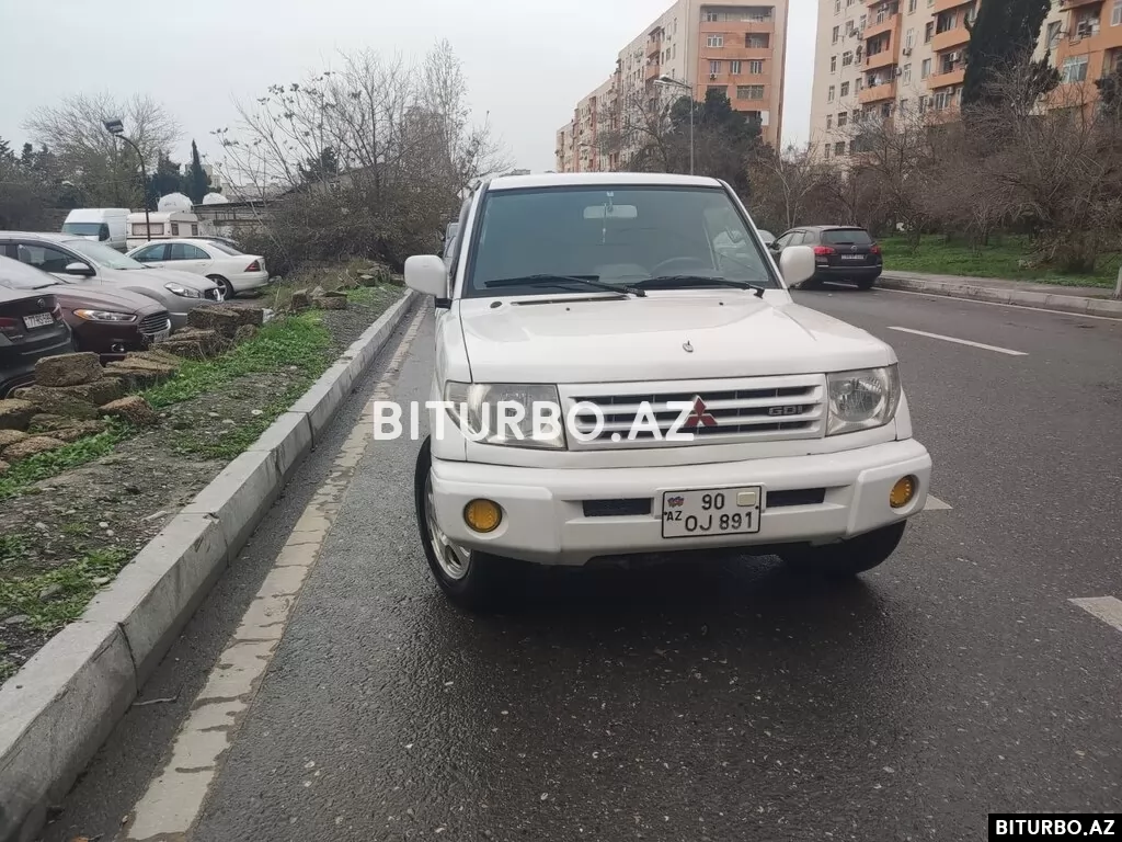 Mitsubishi Pajero io