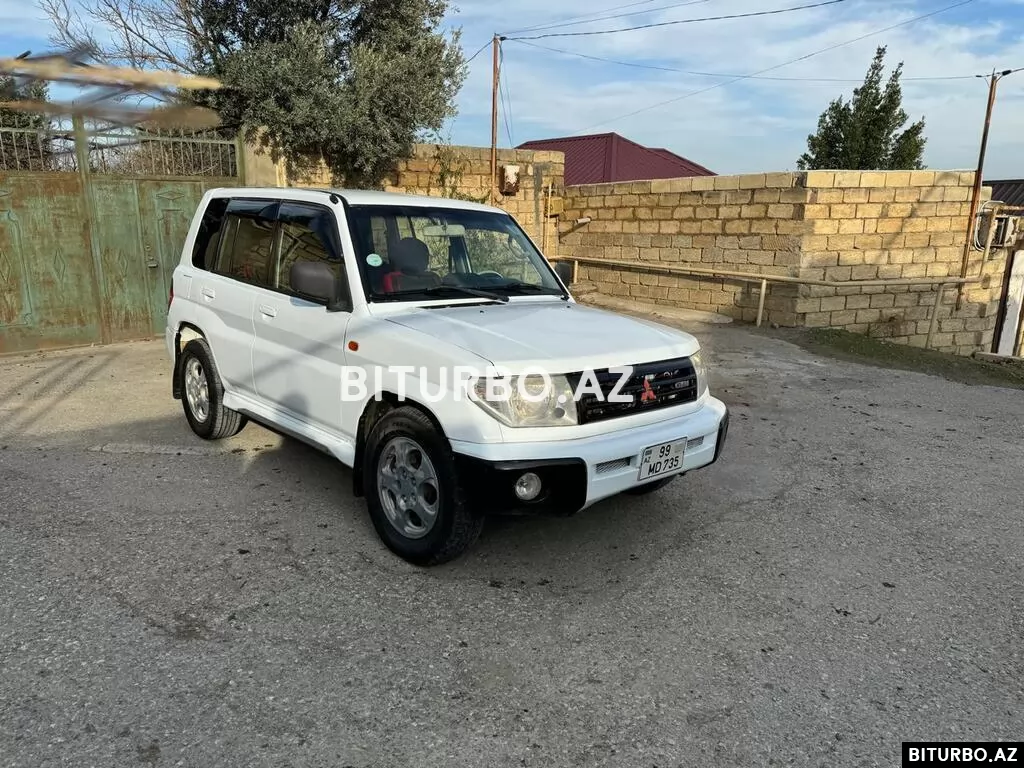 Mitsubishi Pajero io