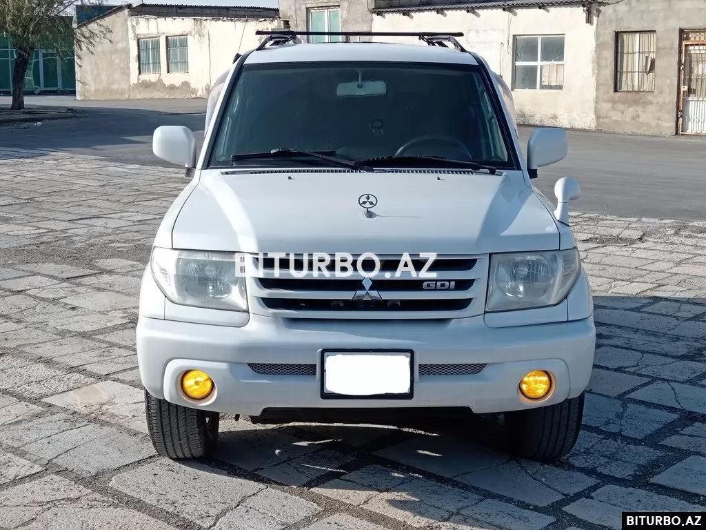 Mitsubishi Pajero io