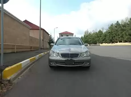 Mercedes C 200