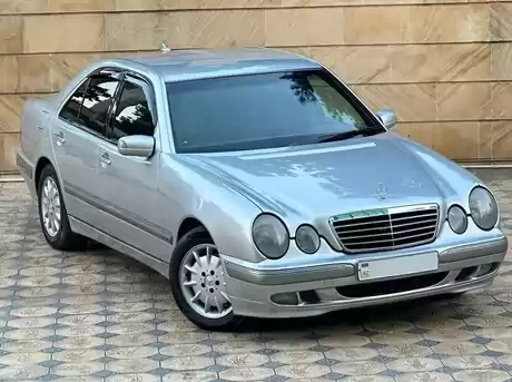 Mercedes E 200