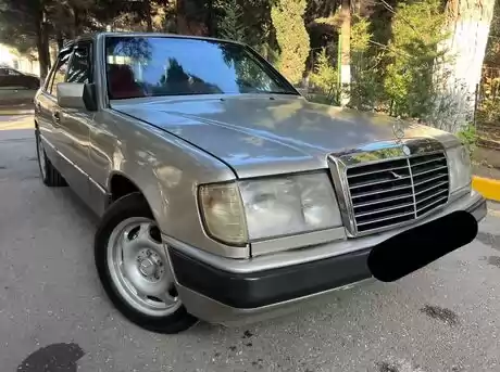 Mercedes E 200
