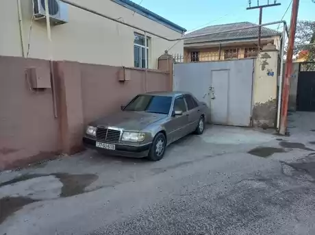 Mercedes E 200