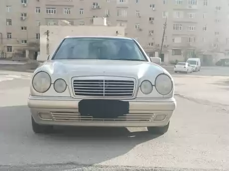 Mercedes E 200