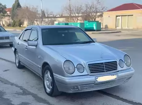 Mercedes E 230