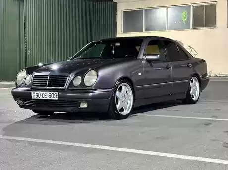 Mercedes E 240