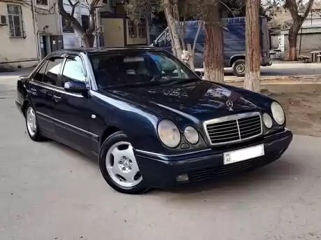 Mercedes E 240