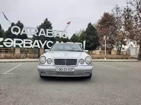 Mercedes E 240