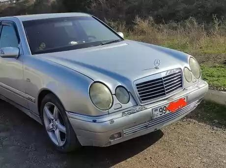 Mercedes E 240