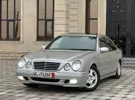 Mercedes E 240