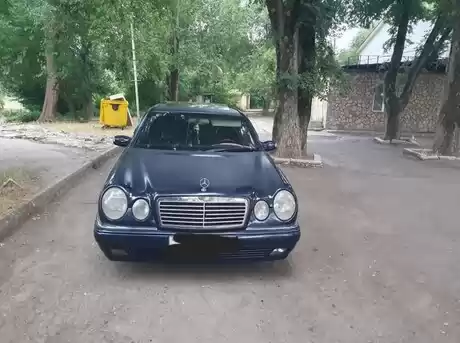 Mercedes E 240